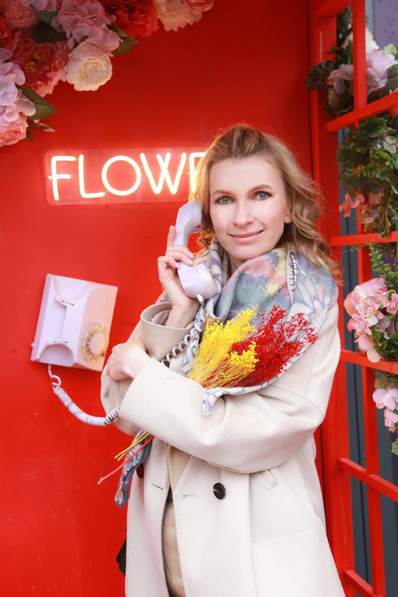 Меня зовут Татьяна, я создаю украшения с цветами.