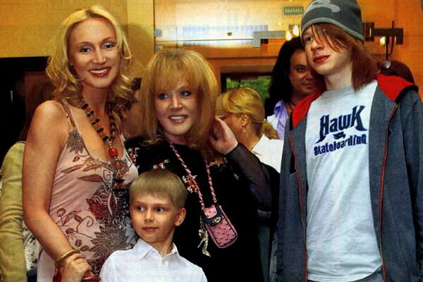 «Какими забавными мы были!» - Дени Байсаров в честь 23-летия показал ретро ФОТО