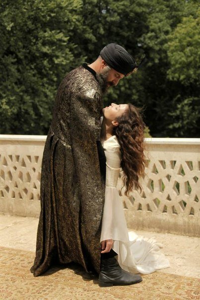 Смерть Хатидже Султан от яда. Кадры из сериала Великолепный век