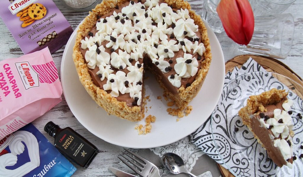 С.Пудовъ - Рецепт - Французский шоколадный шелковый пирог без выпечки с хрустящей основой и с декором из взбитых сливок