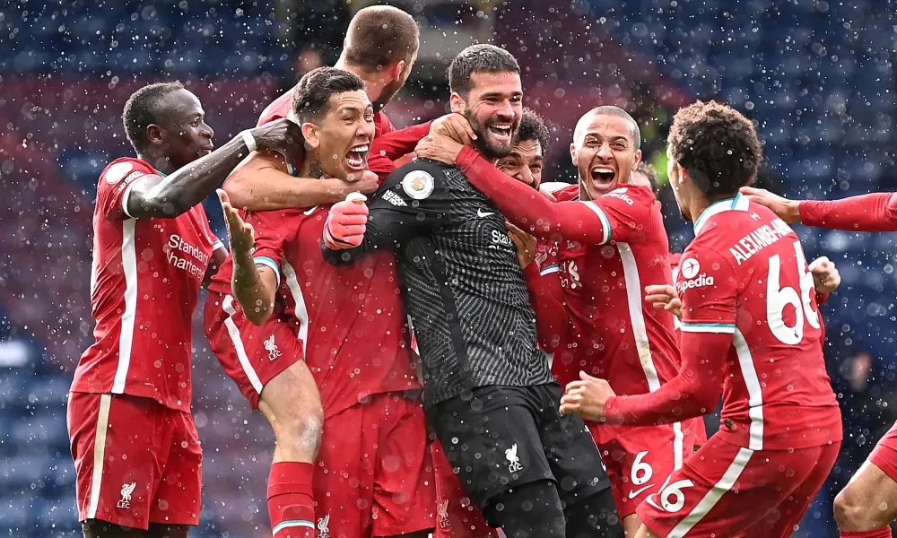 Источник: https://ftw.usatoday.com/2021/05/liverpool-west-brom-alisson-becker-goal-fans-in-awe