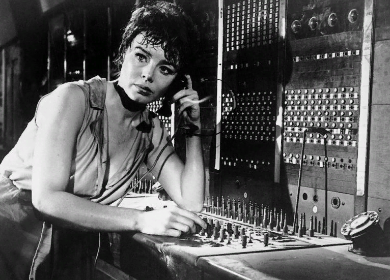 Портрет , конечно , не той Наташки . Из этических соображений настоящее фото не могу выставить .