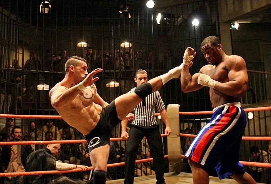 именно БОДИБИЛДИНГ, когда ваша цель- мышечная гипертрофия и улучшение качественной составляющей. А не просто работа в зале с железом между единоборствами, для поддержания тонуса мышц. Лично мне всегда было интересно, как такие "мышечные" мужики могут еще и "люлей" раздавать. Или это только в фильмах бывает? (на фото "Неоспоримый 2")