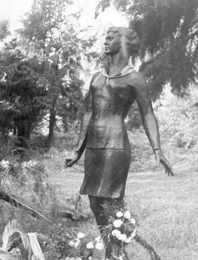 Памятник Надежде Курченко в Сухуми