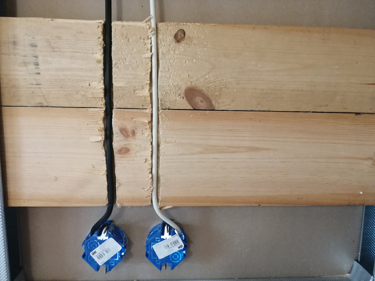 Штробу делал сверлом, поэтому вид не очень эстетичный. 