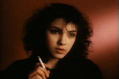 Нэт - 16-и летняя девочка, мечтает уехать в Америку, она даже написала письмо Мадонне, для этого.