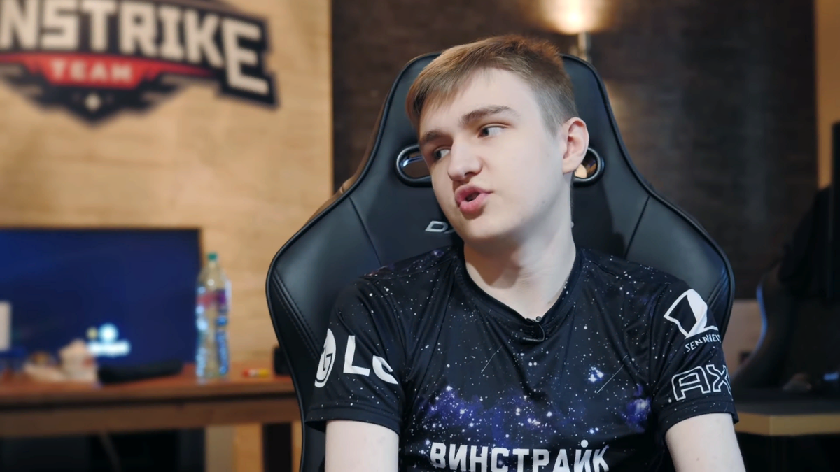 Взято из https://cyber.sports.ru/cs/1097336280-el1an-zeus-nachal-ubezhdat-menya-chto-ya-realno-igral-s-chitom-my-do-s.html