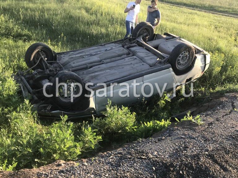 На месте работают медики скорой помощи, сотрудники ДПС и пожарной охраны. Обстоятельства произошедшего выясняются.