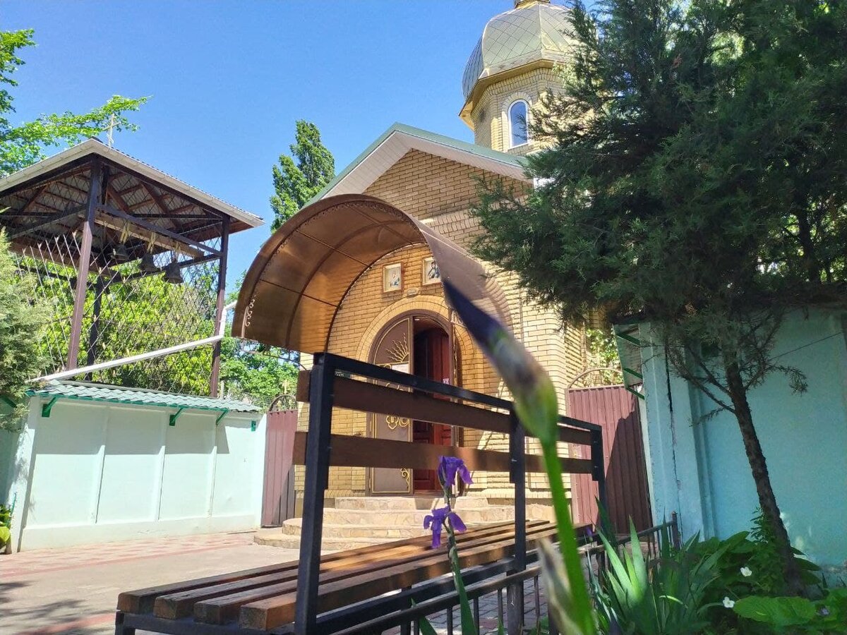 Спешу в храм к отцу Роману пообщаться о своем, наболевшем