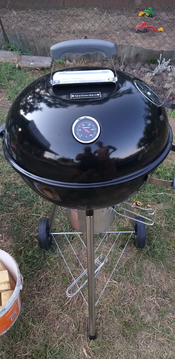 На фото наш НЛО и мы в его отражении 