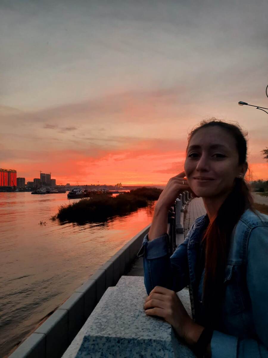 На фото художник слова Антонина Яхина (@antoninayakhina в Instagram).