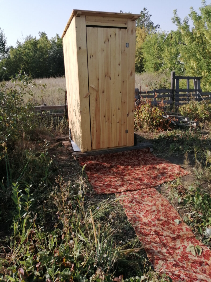 даже дорожки постелили!