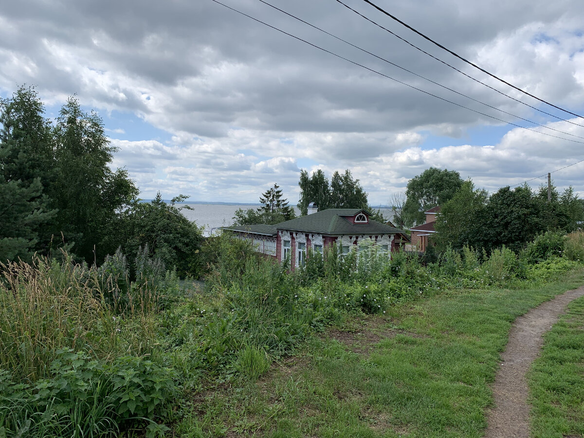 Идти придется вот по такой улочке