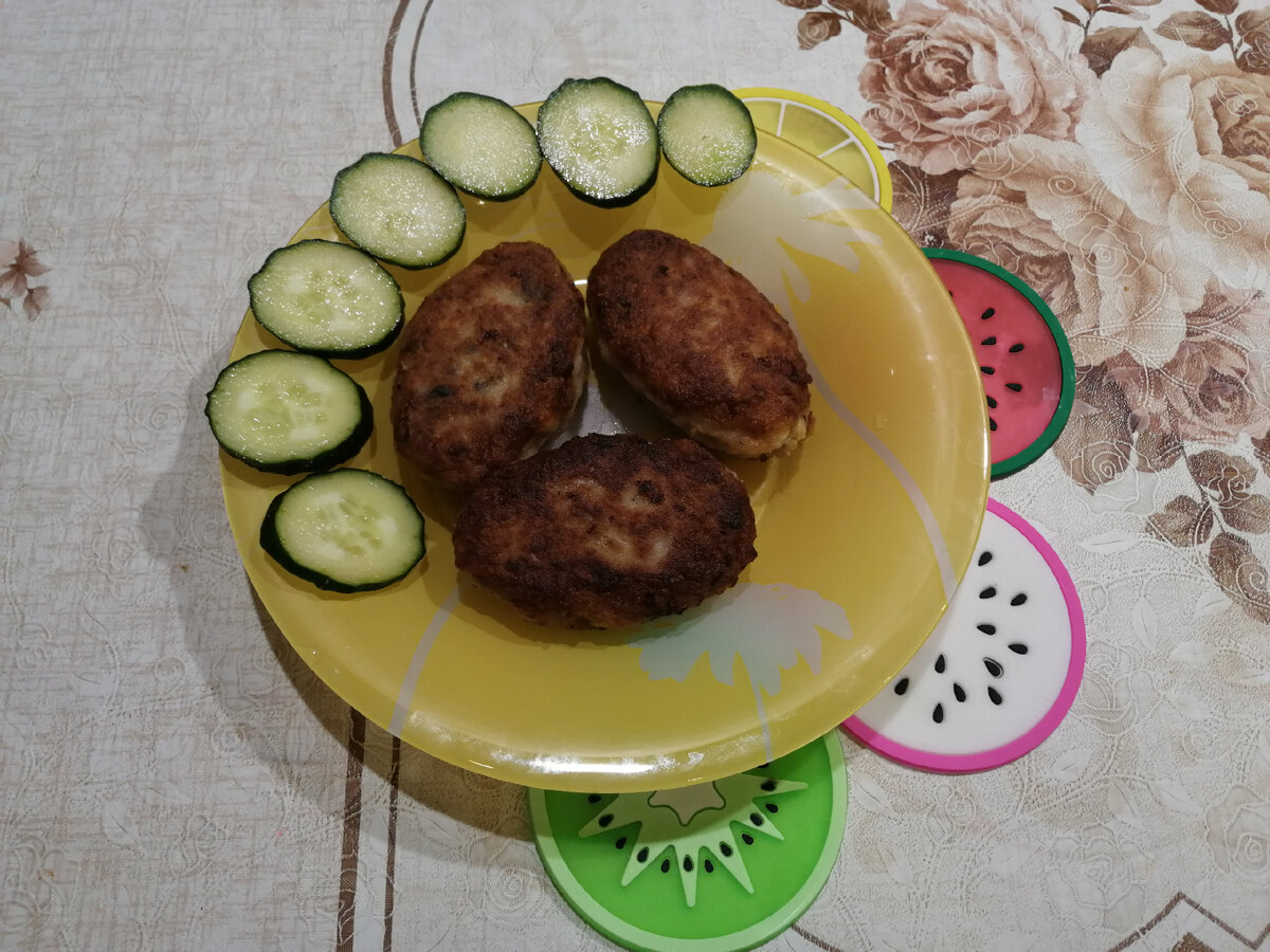 Начинку можно делать на ваш вкус: масло с зеленью, сыр, овощи, а может быть вы придумает новый вид наполнения. 