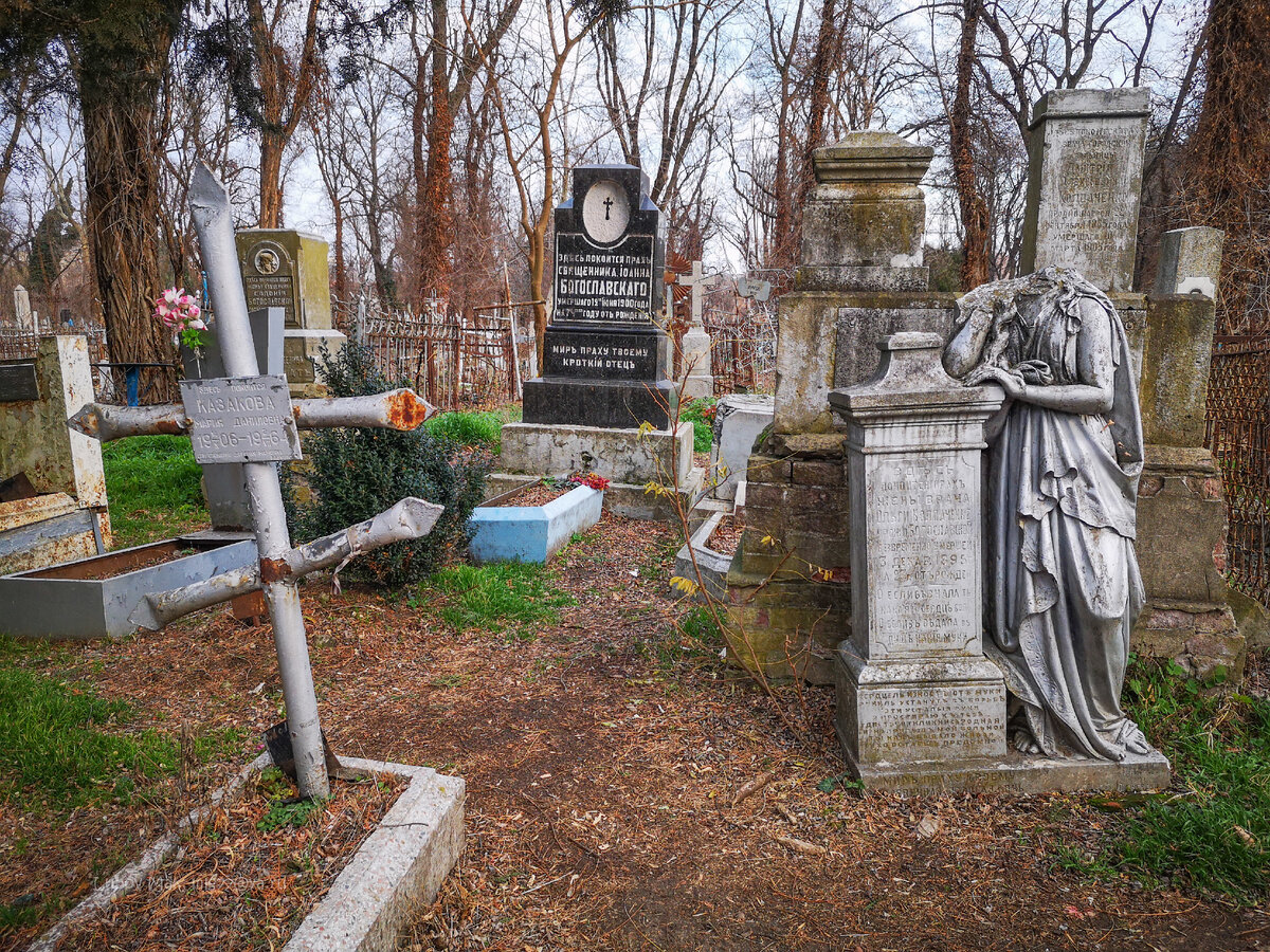 Кладбище в центре Краснодара меня шокировало