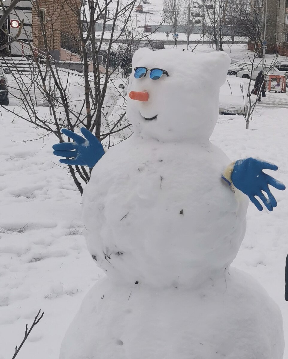 С шарфом и шапкой был еще лучше)))
