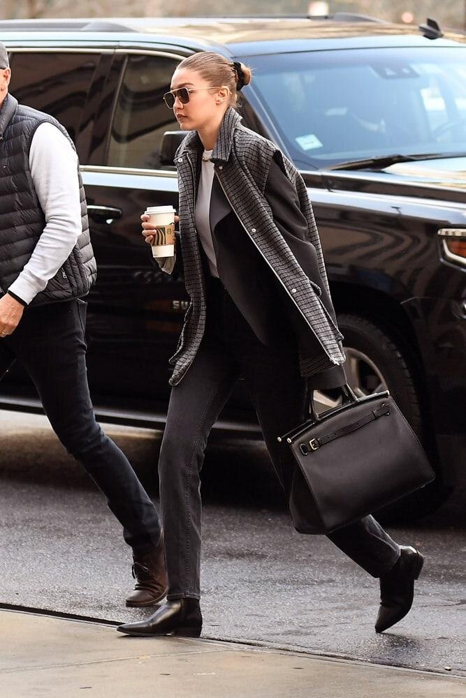 Джиджи Хадид с сумкой Ralph Lauren 50. Источник