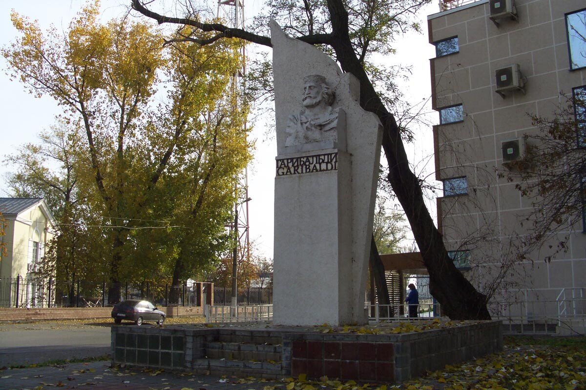 Гарибальди в таганроге. Памятник гарибальди в таганроге. джузеппе гарибальди в таганроге. гарибальди 51 таганрог. гарибальди 34 таганрог.