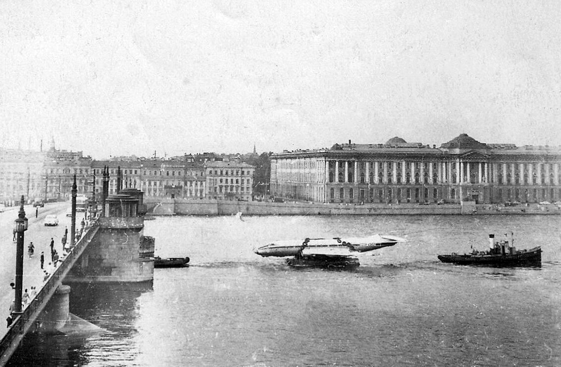 Самолет сел в неву в ленинграде фото