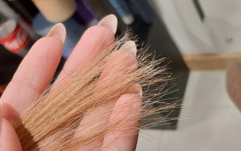 Неприятные секущиеся кончики волос