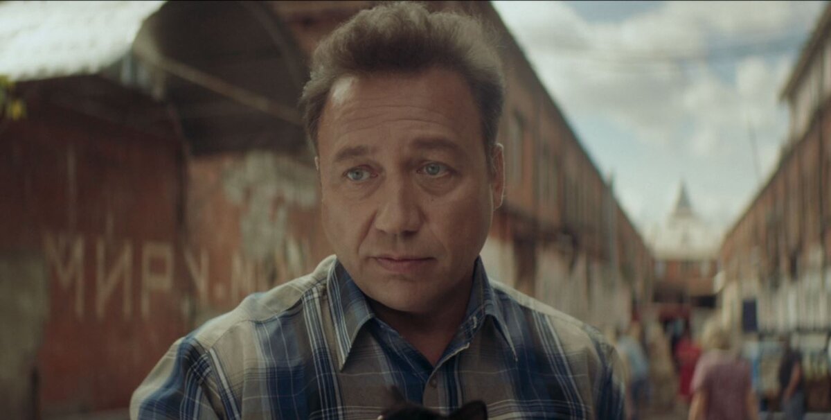 Роль отца сестёр исполнил Георгий Дронов