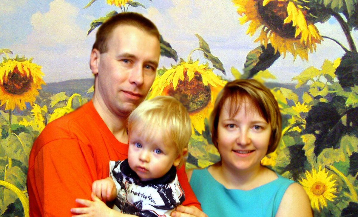 Как кто лучше? Конечно ребенок! А они оба существуют для обеспечения своих потомков. Но все-таки...