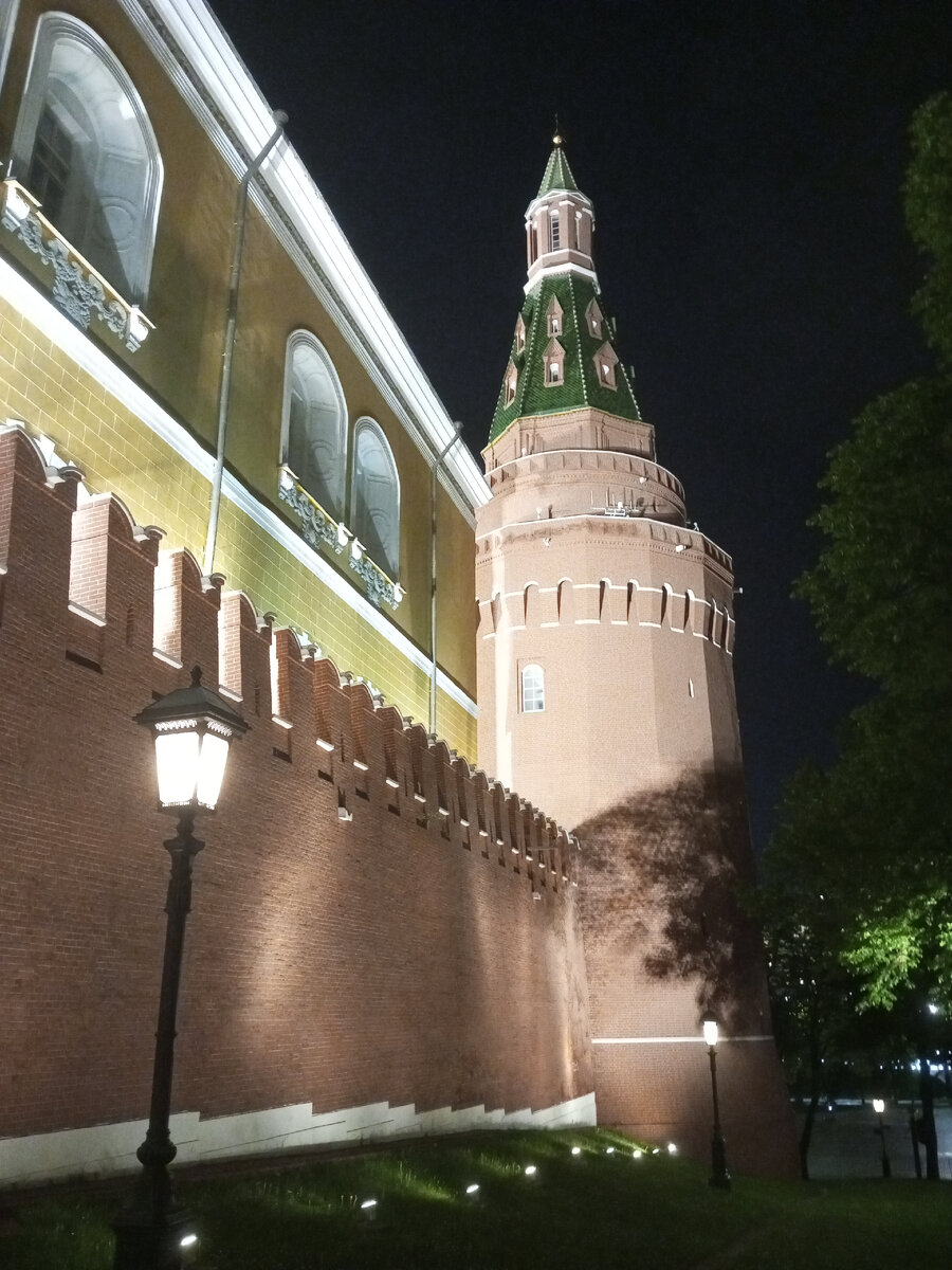 Москва. Красная площадь. Вечер 2 июня