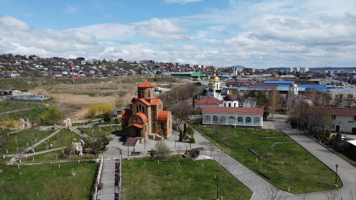 Территория Храмового комплекса (апрель 2022 года)