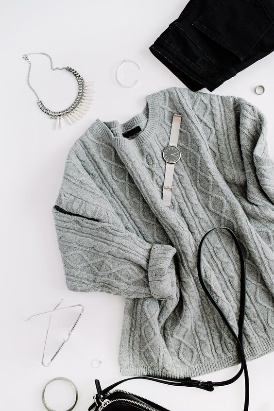 Отличный пример продающей фотографии. На деле же совсем не обязательно быть крутым фотографом - вещи в хорошем состоянии прекрасно продаются, особенно с уходом многих брендов. Фото с Pinterest