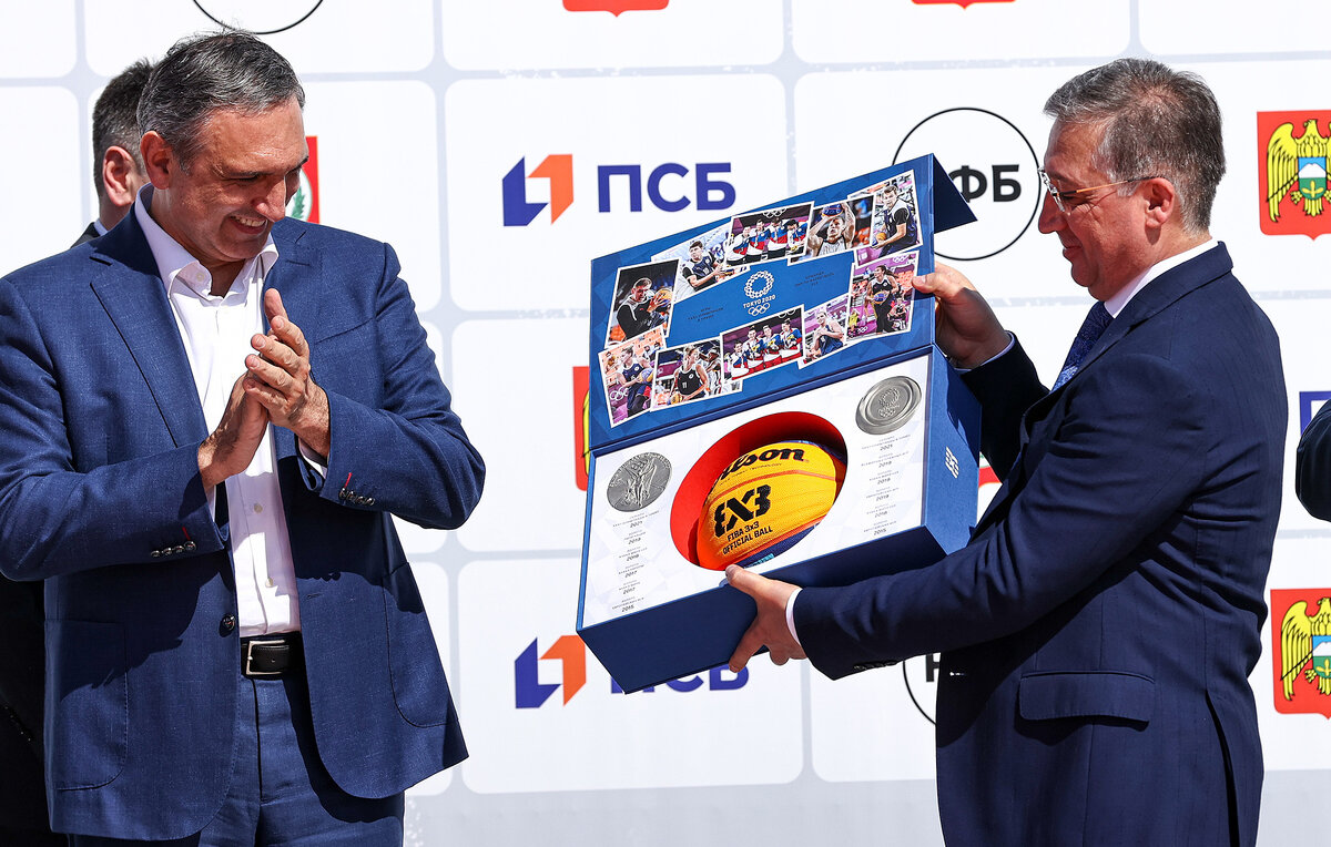    Заместитель председателя ПСБ Сергей Платонов (слева)  Пресс-служба Промсвязьбанка