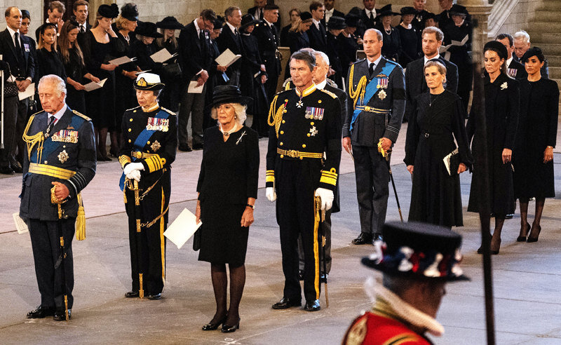    Члены британской монархии присоединились к молитве за королеву Legion-Media