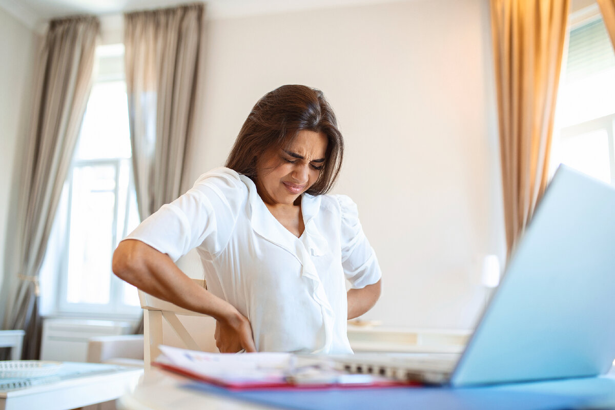 <a href="https://ru.freepik.com/free-photo/portrait-of-young-stressed-woman-sitting-at-home-office-desk-in-front-of-laptop-touching-aching-back-with-pained-expression-suffering-from-backache-after-working-on-laptop_28092525.htm#query=%D0%BF%D0%BE%D1%87%D0%BA%D0%B8&position=8&from_view=search&track=sph">Изображение от stefamerpik</a> на Freepik