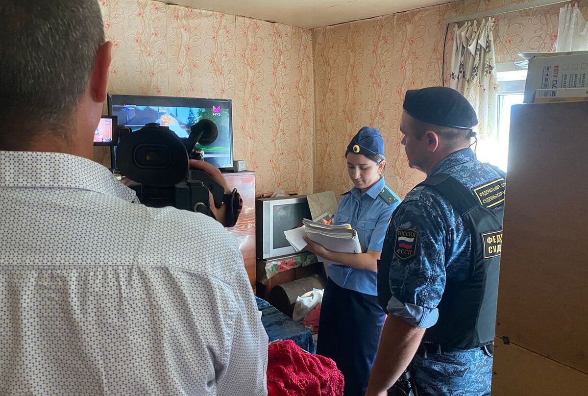    Судебные приставы взыскали с курян-должников почти четверть миллиарда рублей