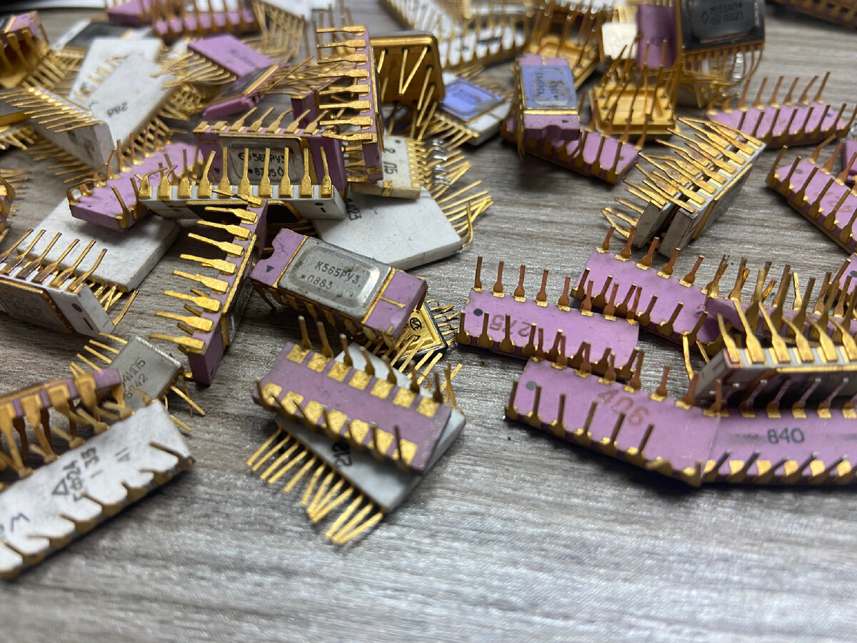 Микросхемы с позолотой