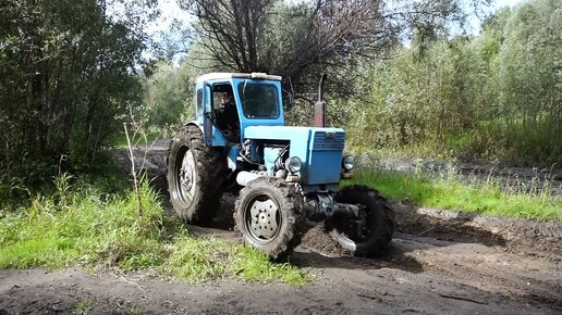 Трактор Т-40АМ на бездорожье. / Soviet tractor T-40AM off-road.