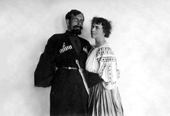 Александра Коллонтай и Павел Дыбенко. Источник: izbrannoe.com