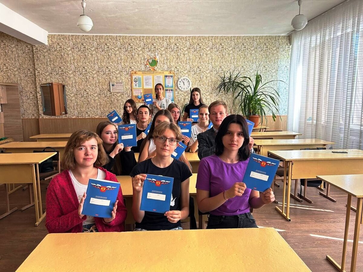 Обучение в днр с 1 сентября. Обучение в днр с 1 сентября. Седьмой класс первое сентября. Первый республиканский канал. Школа 59 мариуполь.