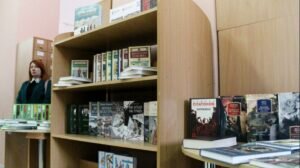  📷    Оренбургская библиотека имени Крупской передала луганским коллегам книжные капсулы Белов Михаил Александрович