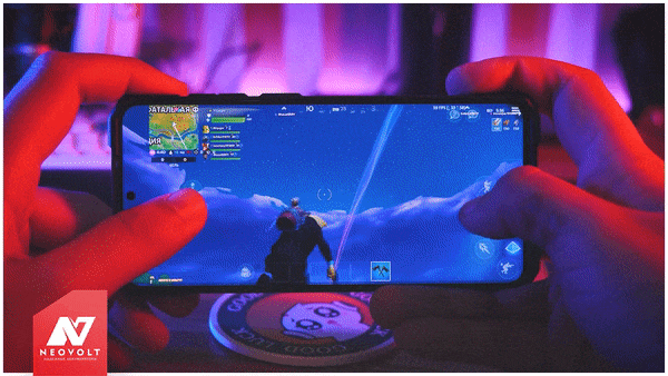 Exynos ещё и здорово «фризит» в играх — плавного геймплея добиться трудно.