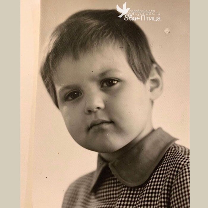 Угадайте кто это? Листайте карусель, чтобы узнать ответ.