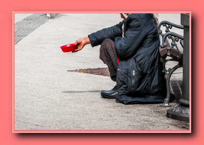 Кто скрывается под платком?