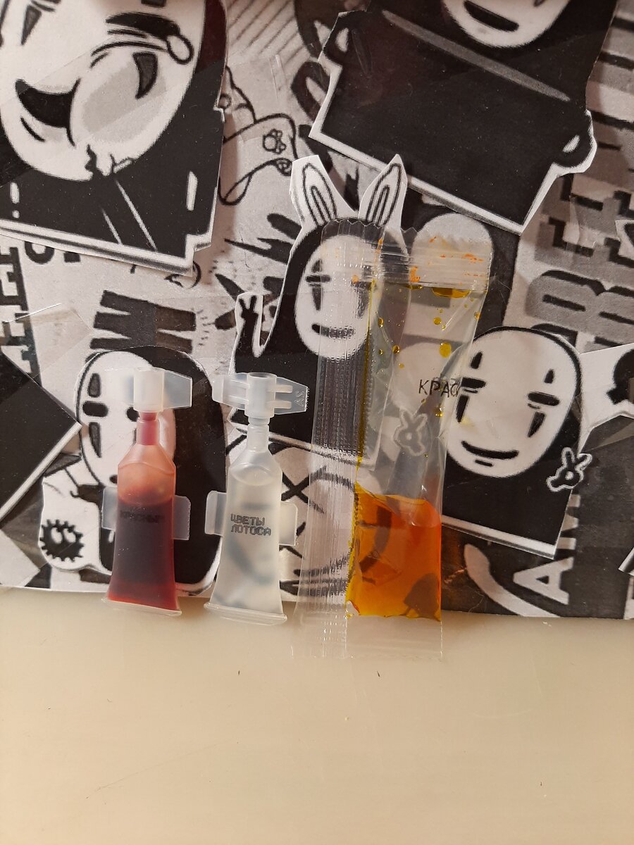 Красители: Красный, какой-то бело-лотосный и оранжевый.