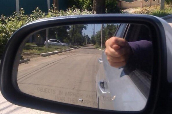 13 негласных сигналов водителей, которые не прописаны в ПДД