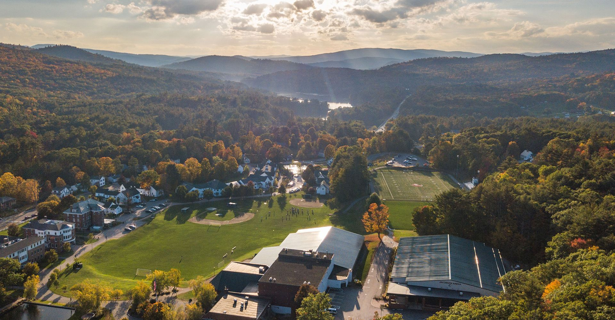 Школа, где можно было бы работать, если косить под либерала. 