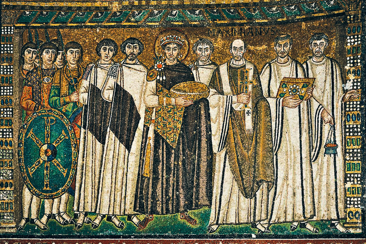 Мозаика Императора Юстиниана в церкви Сан Витале, 548 год нашей эры, напротив Мозаики Императрицы Феодоры со свитой, в городе Равенна Италия.
