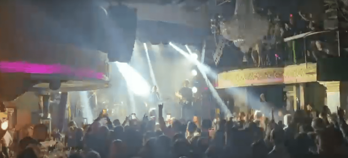 Скриншот записи концерта, сделанной частным лицом 
