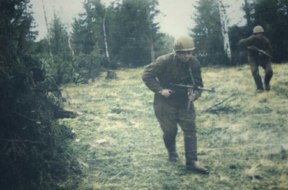 Разведчики. 1942. Автор: Владимир Минкевич. Источник: goskatalog.ru. Фотография использована в качестве иллюстрации.