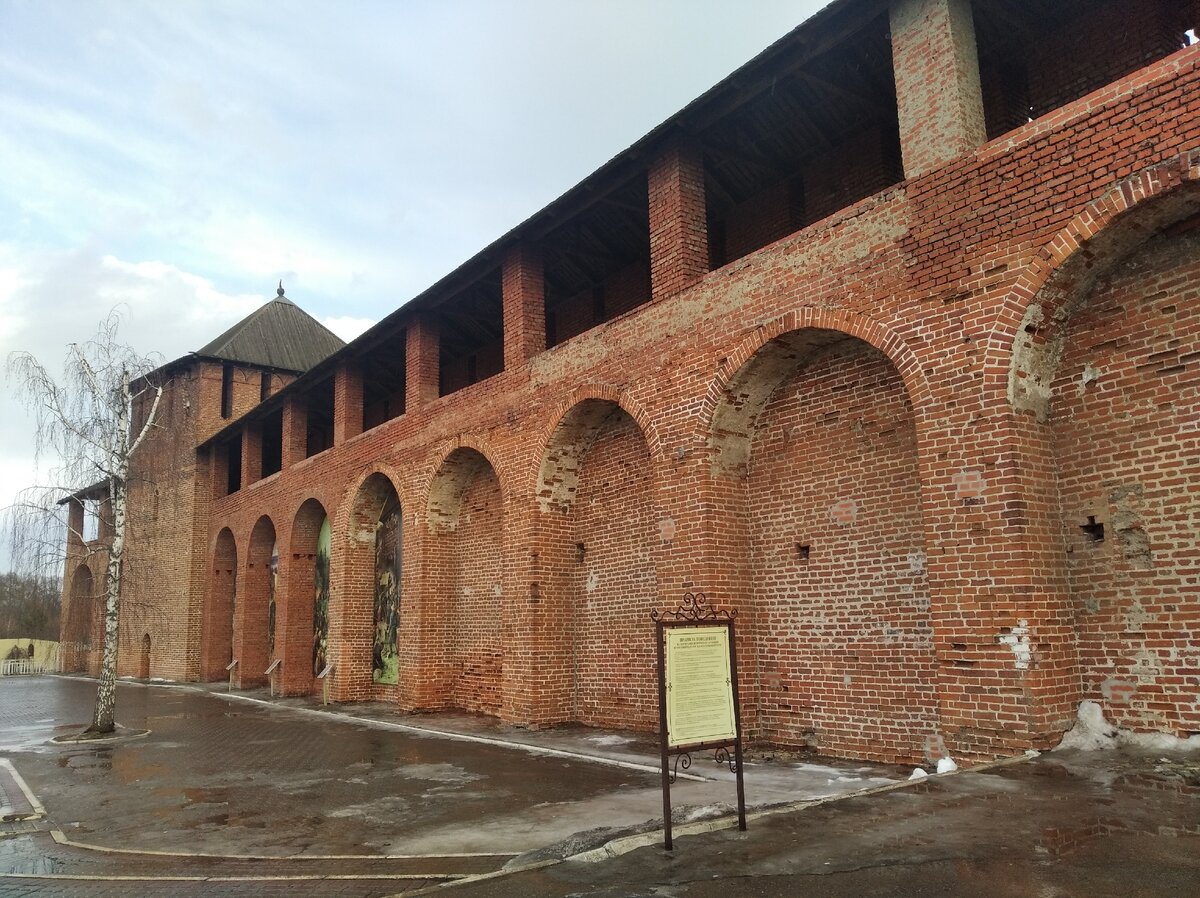 Одно из двух уцелевших прясел коломенского кремля. 