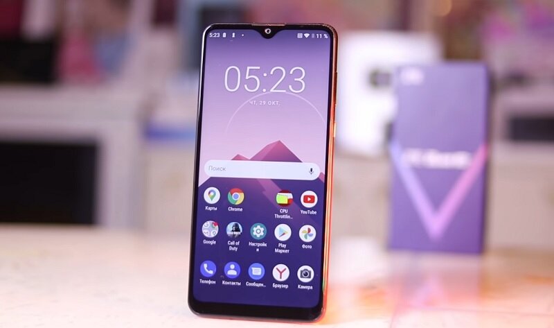 ZTE Blade 20 Smart – один из тех смартфонов, о которых сегодня пойдет речь. Скрин: YouTube-канал ЧЕСТНЫЙ БЛОГ