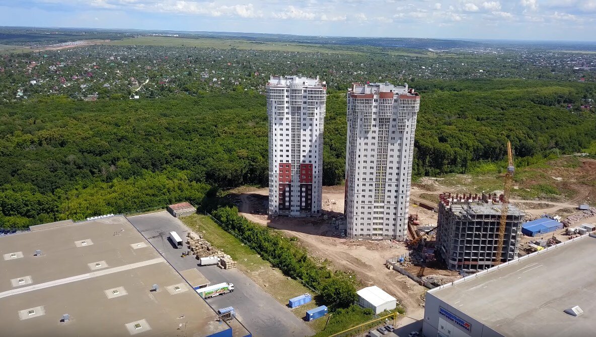 Жк московский в самаре. ЖК рассвет Самара. Самара ЖК рассвет на Московском. Дом Суркова Самара. Самара высотные здания на Московском шоссе.